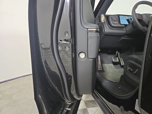 Used 2024 Rivian R1S Adventure AWD/4WD image 32