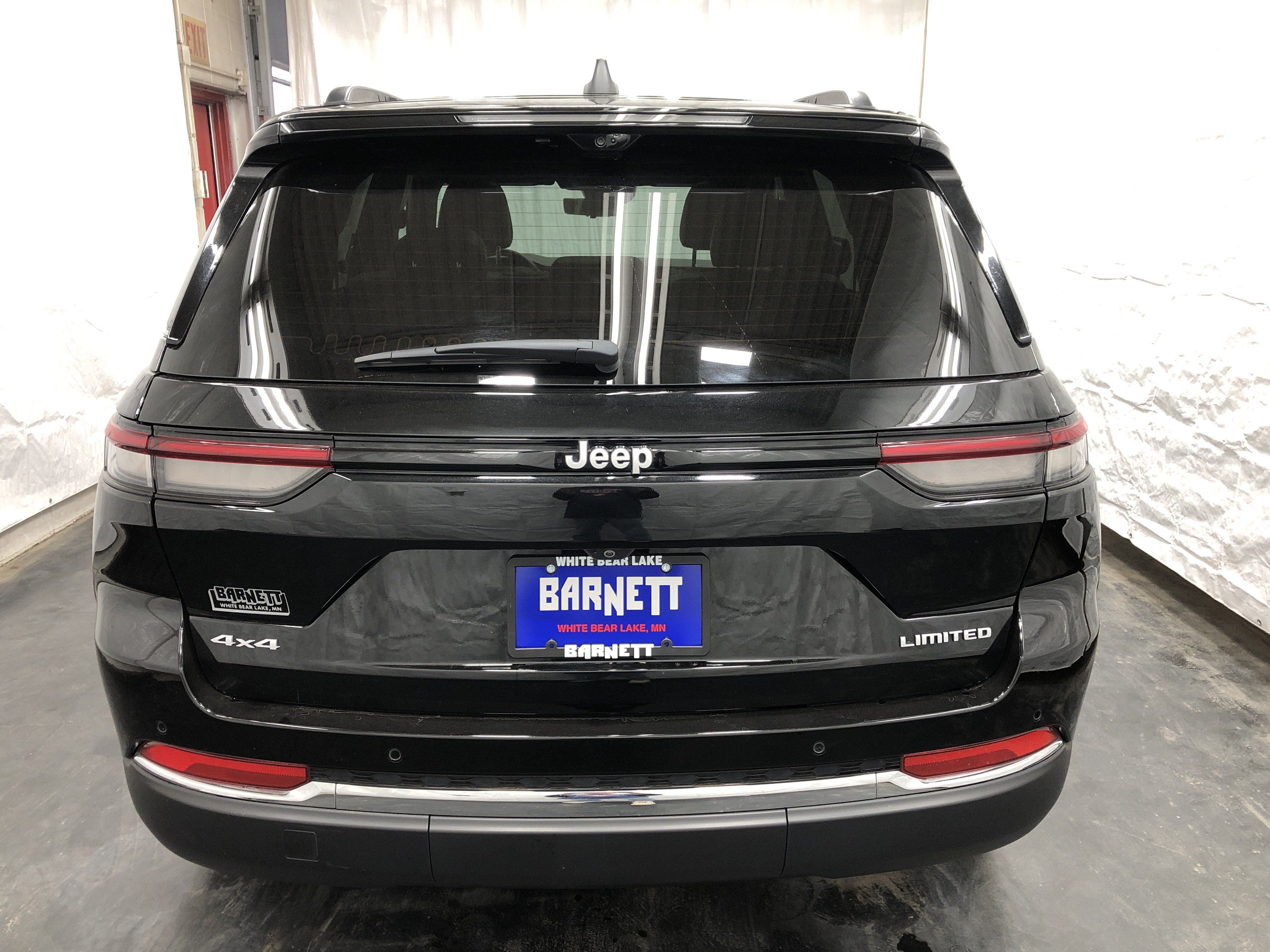 Certified 2025 Jeep Grand Cherokee Limited w/ Luxury Tech Group II AWD/4WD image 9