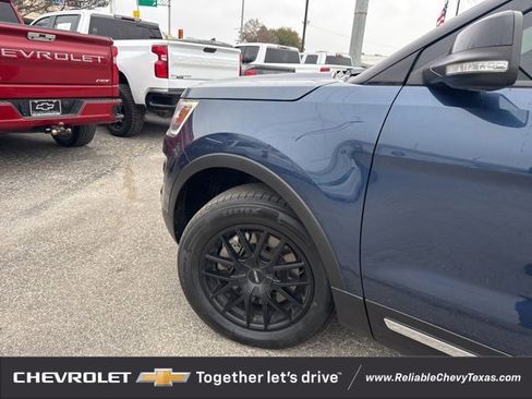 Used 2016 Ford Explorer XLT w/ Equipment Group 202A image 4