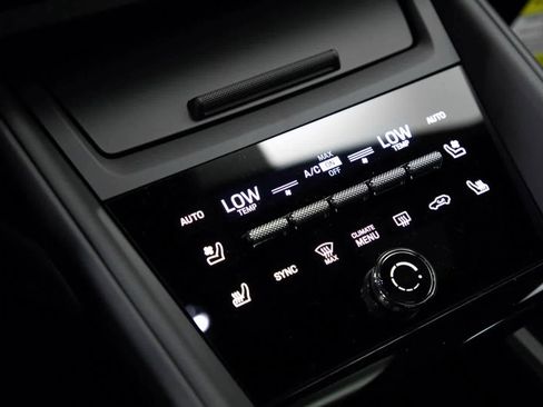 Certified 2025 Porsche Macan Electric image 23