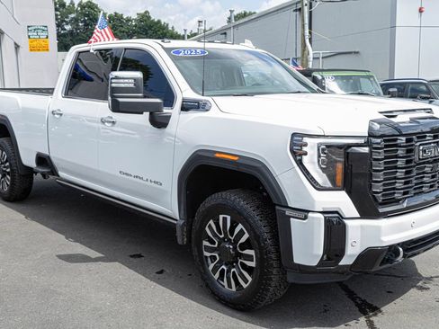 Used 2025 GMC Sierra 3500 Denali Ultimate AWD/4WD image 8