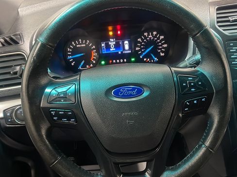 Used 2017 Ford Explorer XLT AWD/4WD image 5