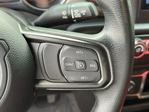Used 2021 Jeep Gladiator Sport image 14
