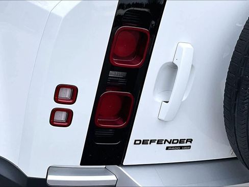 Used 2020 Land Rover Defender 110 HSE image 31