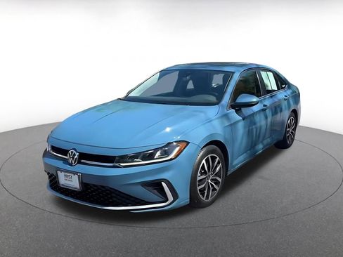 Used 2025 Volkswagen Jetta SE FWD image 7