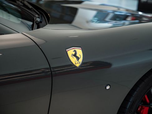 Used 2024 Ferrari Roma Spider image 10