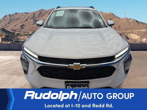 Used 2025 Chevrolet Trax LT w/ LT Convenience Package FWD image 8