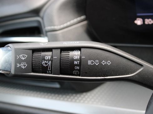 Used 2026 Chevrolet Traverse LT w/ Driver Confidence Package FWD image 33