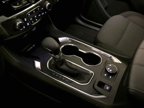 Used 2023 Chevrolet Traverse LT w/ Midnight/Sport Edition image 20