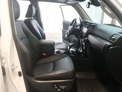 Used 2020 Toyota 4Runner TRD Off-Road Premium w/ Moonroof Package AWD/4WD image 31
