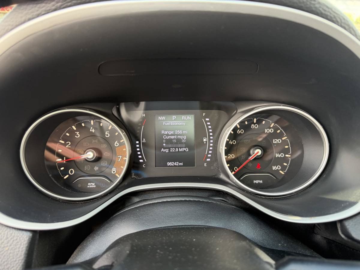 Used 2019 Jeep Compass Latitude AWD/4WD image 24