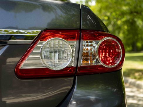 Used 2013 Toyota Corolla L FWD image 13