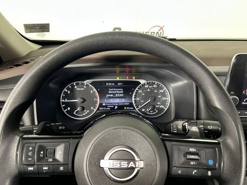 Used 2022 Nissan Rogue SV FWD image 13
