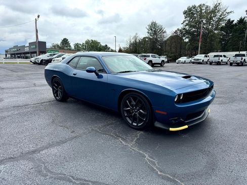 Used 2023 Dodge Challenger R/T w/ Plus Package image 4