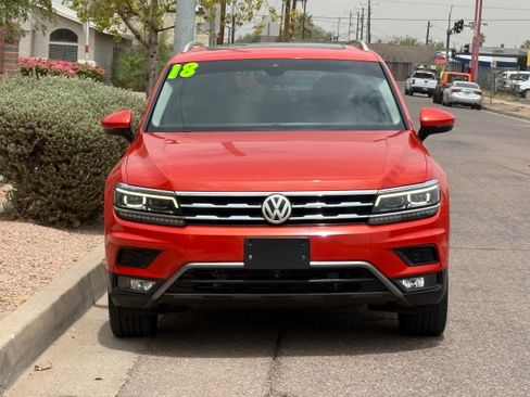 Used 2018 Volkswagen Tiguan SEL Premium FWD image 2