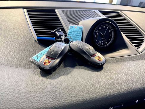 Certified 2025 Porsche Macan image 21