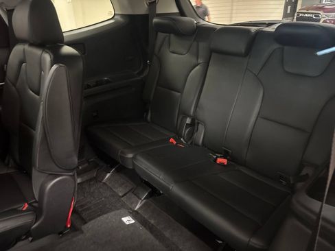 Used 2025 Kia Telluride S AWD/4WD image 32