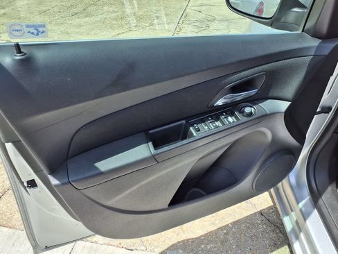 Used 2016 Chevrolet Cruze LT FWD image 17