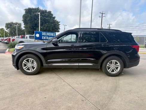 Used 2023 Ford Explorer XLT w/ Equipment Group 202A RWD image 6