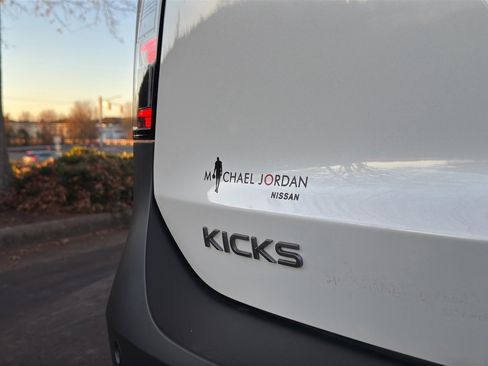 Certified 2025 Nissan Kicks SR image 14