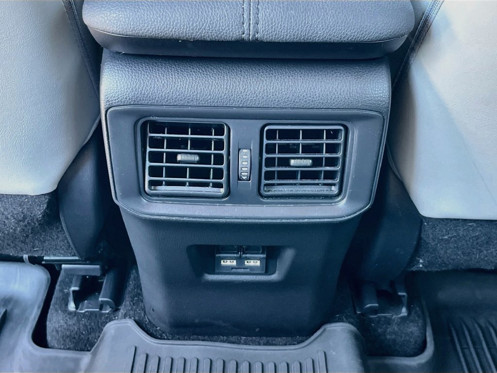 Used 2021 Toyota RAV4 Limited FWD image 31