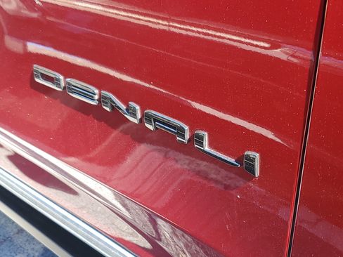 Used 2023 GMC Yukon Denali w/ Denali Reserve Package image 7