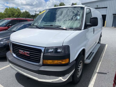 Used 2024 GMC Savana 2500 w/ Driver Convenience Package RWD image 3