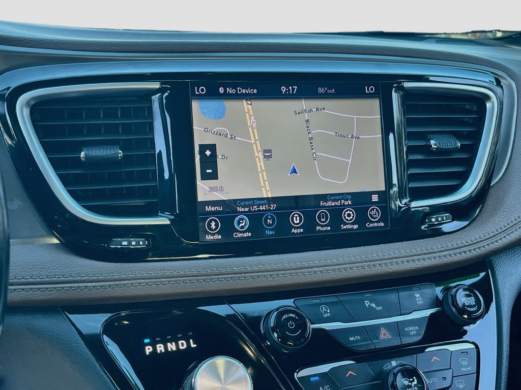 Used 2020 Chrysler Pacifica Limited FWD image 13