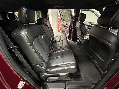 Used 2024 Jeep Wagoneer L Series II w/ Flexible Seating Group AWD/4WD image 47