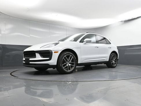 Used 2022 Porsche Macan image 29
