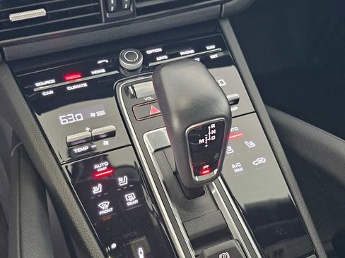 Used 2023 Porsche Cayenne Platinum Edition image 30