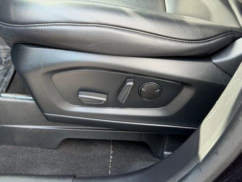 Used 2020 Ford Explorer XLT w/ Equipment Group 202A AWD/4WD image 15