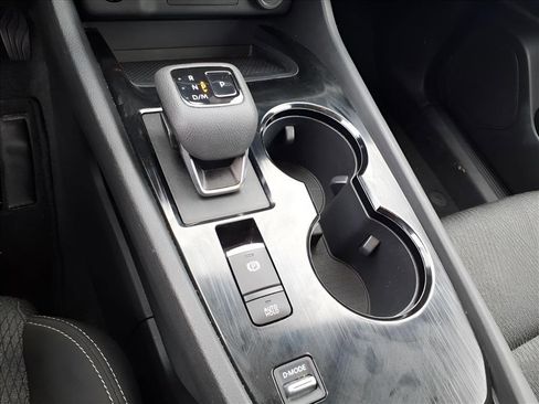 Used 2025 Nissan Rogue SV image 17