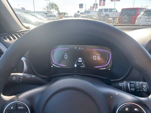 Used 2025 Kia Soul LX w/ LX Technology Package FWD image 37