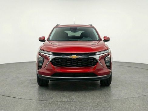 Used 2025 Chevrolet Trax LT w/ LT Convenience Package FWD image 2
