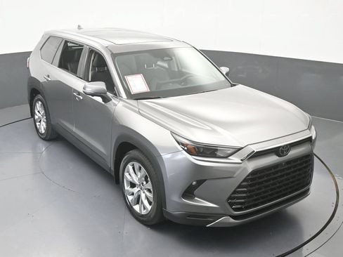 Used 2025 Toyota Grand Highlander AWD image 57