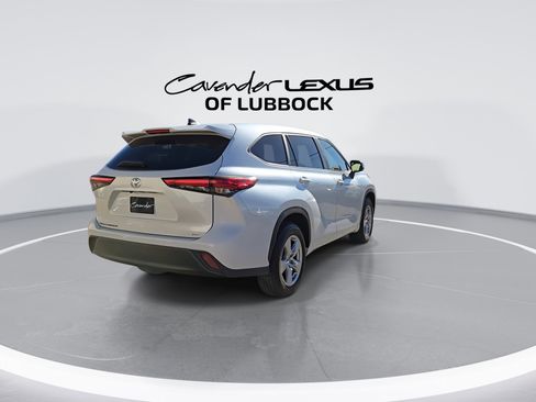Used 2023 Toyota Highlander LE image 8