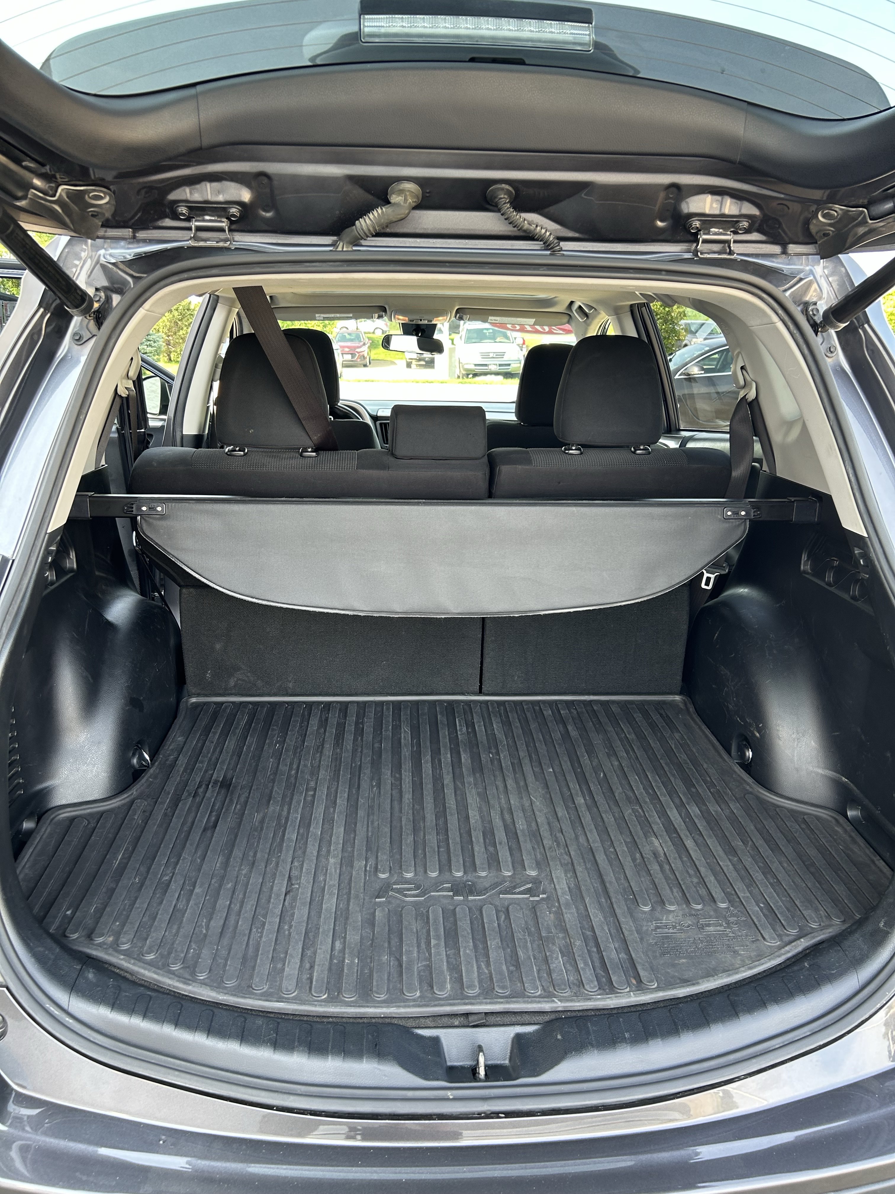 Used 2018 Toyota RAV4 XLE AWD/4WD image 21