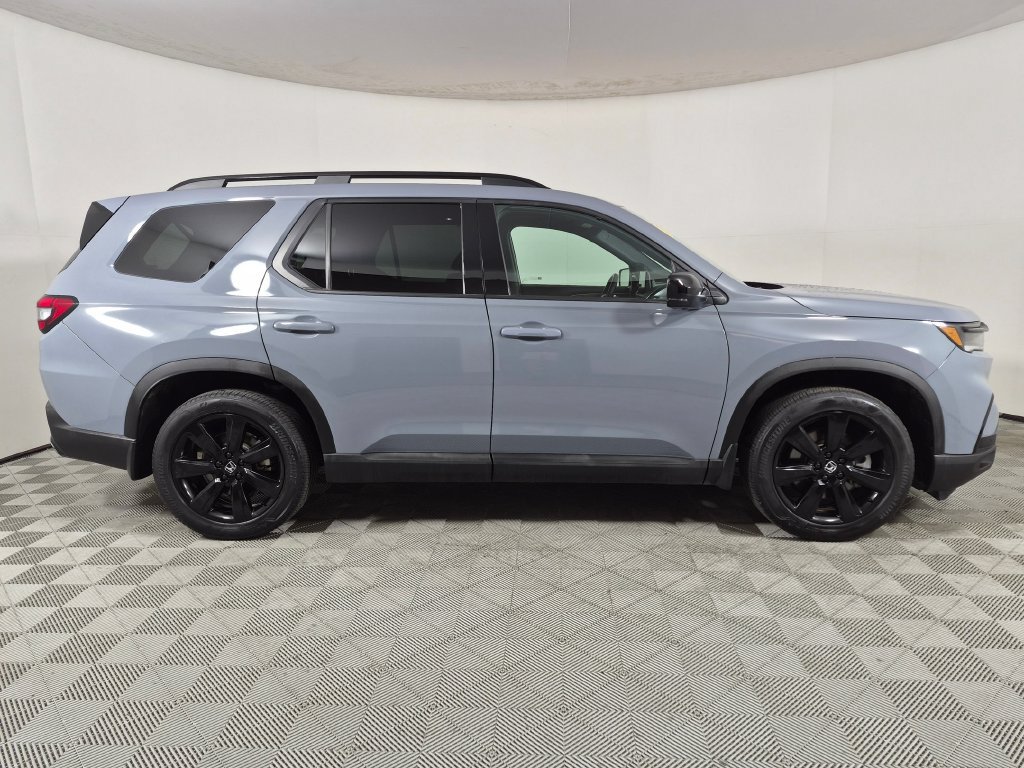 Used 2025 Honda Pilot Black Edition image 2