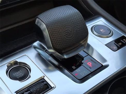 Used 2024 Jaguar F-PACE SVR image 33