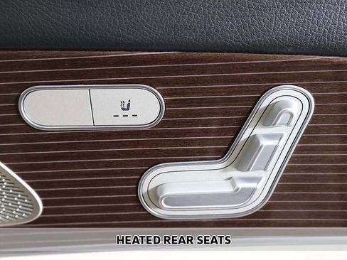 Used 2021 Mercedes-Benz GLS 450 4MATIC image 11