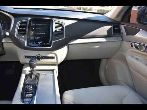 Used 2021 Volvo XC90 T5 Momentum AWD/4WD image 32