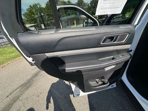 Used 2016 Ford Explorer XLT w/ Equipment Group 202A image 19