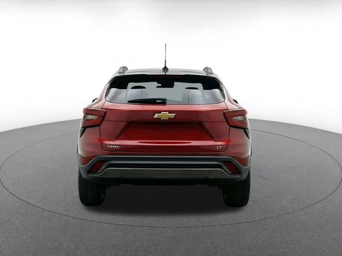 Used 2025 Chevrolet Trax LT w/ LT Convenience Package FWD image 6