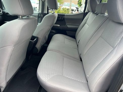 Certified 2020 Toyota Tacoma SR5 AWD/4WD image 17