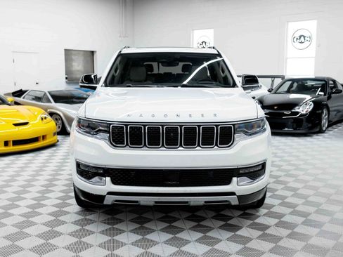 Used 2023 Jeep Wagoneer Series III w/ Premium Group I AWD/4WD image 5