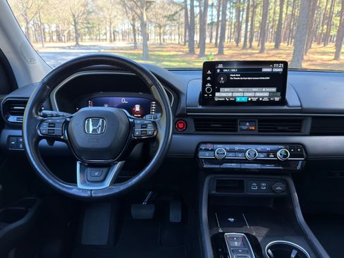 Used 2023 Honda Pilot Elite image 3