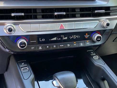 Used 2025 Kia Telluride S AWD/4WD image 17