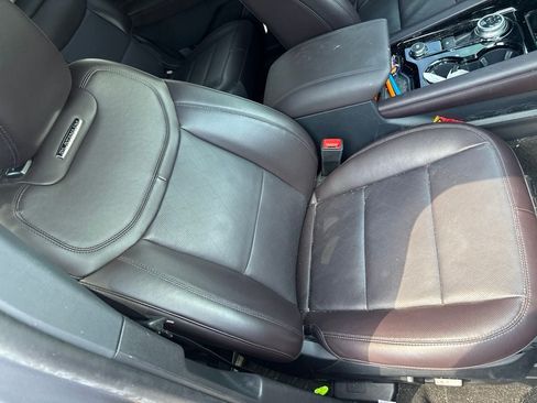 Used 2025 Ford Explorer Platinum RWD image 31