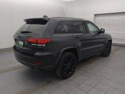 Used 2017 Jeep Grand Cherokee Altitude image 9
